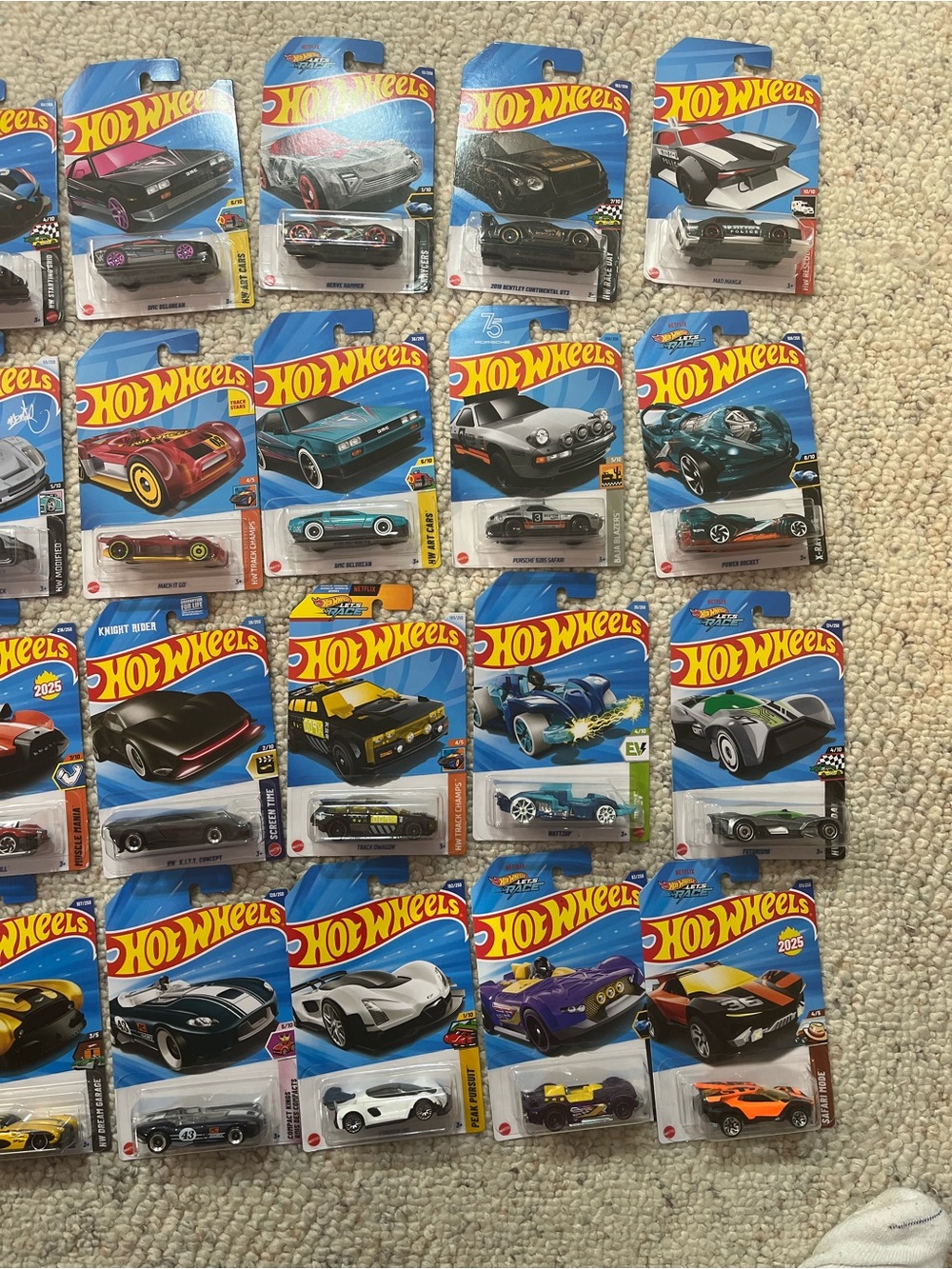 25 Hot Wheels Assorted Die-Cast Cars - Picture 3 of 3